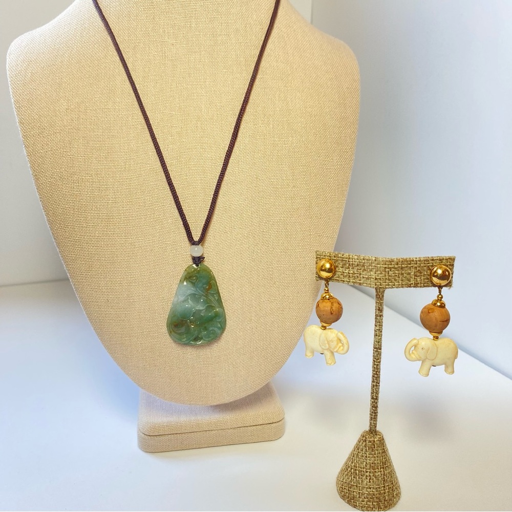 Carved Green Elephant Necklace‎ Chalcedony Pendant Dangling White Cork Earrings